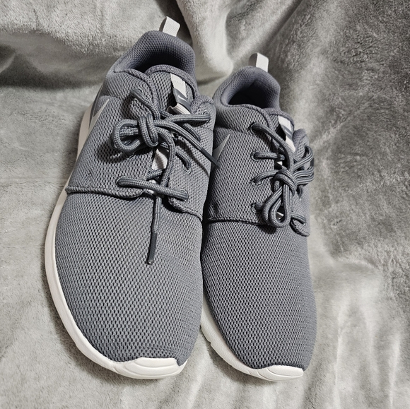 Nike Rosche One Cool Grey Pure Platinum NIB 844994 003 Womens 9 - Picture 8 of 9